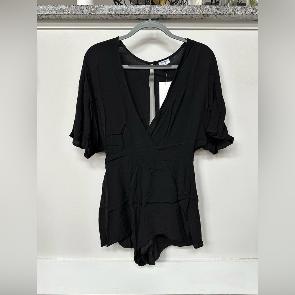 Tobi V-neck Open-back Romper